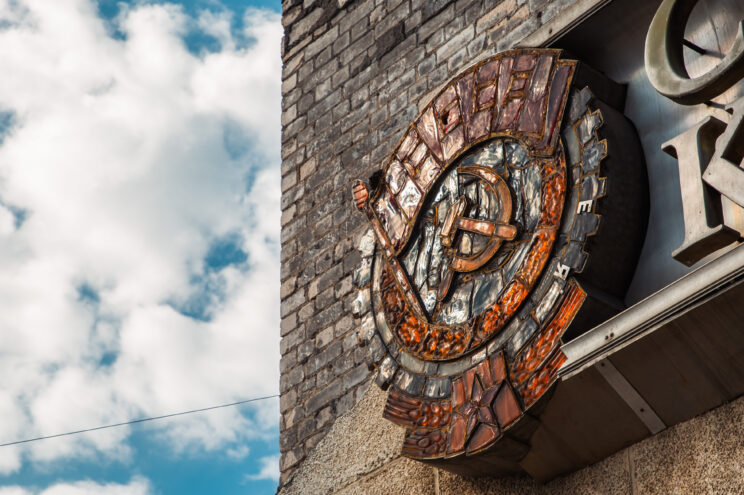 Хрупкая судьба "Красного Мая" : кто хранит историю легендарного завода, где создали кремлевские звезды