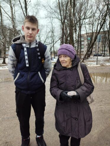 Жителям Осташкова раздали "блокадный хлеб"