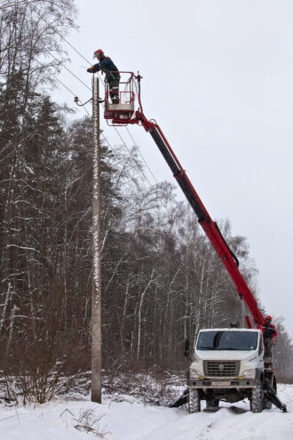 Энергетики «Тверьэнерго» работают в особом режиме из-за шквалистого ветра