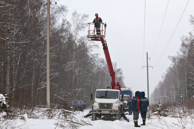 Специалисты «Тверьэнерго» продолжают устранять локальные нарушения электроснабжения после прохождения шквалистого ветра