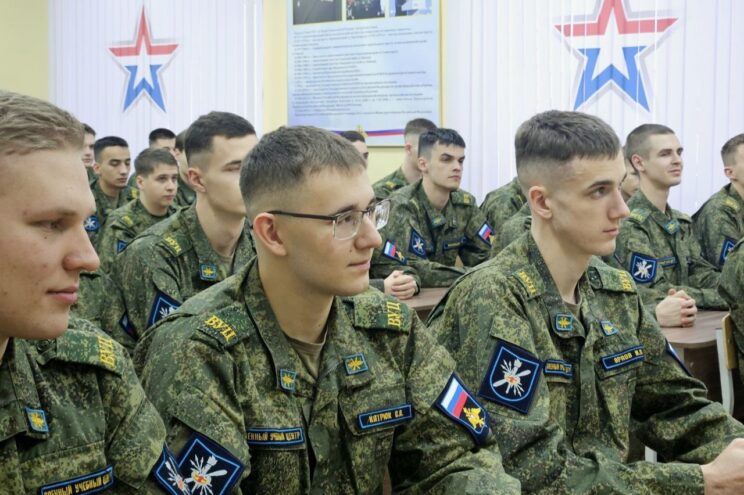 В Тверской области проводятся уроки мужества "Служу Отечеству" В Тверской области проводятся уроки мужества "Служу Отечеству"