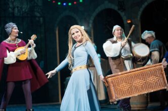 Новогоднее чудо для всех возрастов: Театр драмы провёл полюбившуюся Губернаторскую ёлку Новогоднее чудо для всех возрастов: Театр драмы провёл полюбившуюся Губернаторскую ёлку