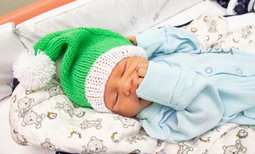 В Твери новорождённым дарят милые новогодние шапочки В Твери новорождённым дарят милые новогодние шапочки