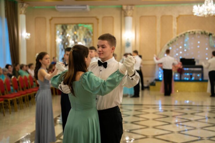 В Лихославльском округе прошёл традиционный юнармейский бал В Лихославльском округе прошёл традиционный юнармейский бал