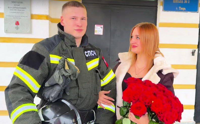 Тверской спасатель сделал необычное предложение своей девушке Тверской спасатель сделал необычное предложение своей девушке