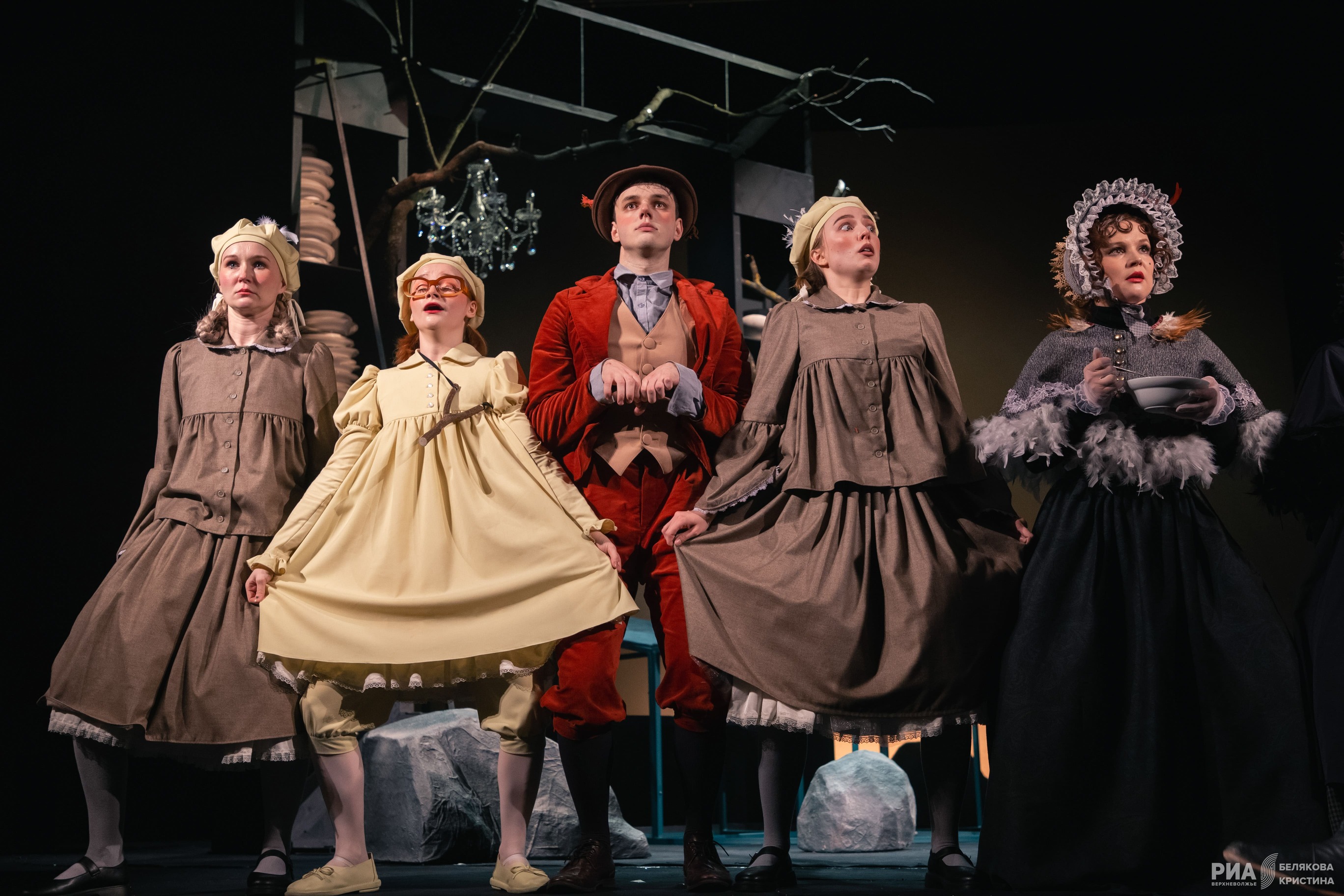 Людвиг XIV и Тутта единственная: В Тверском ТЮЗе рассказали историю "невозможной" дружбы Людвиг XIV и Тутта единственная: В Тверском ТЮЗе рассказали историю "невозможной" дружбы