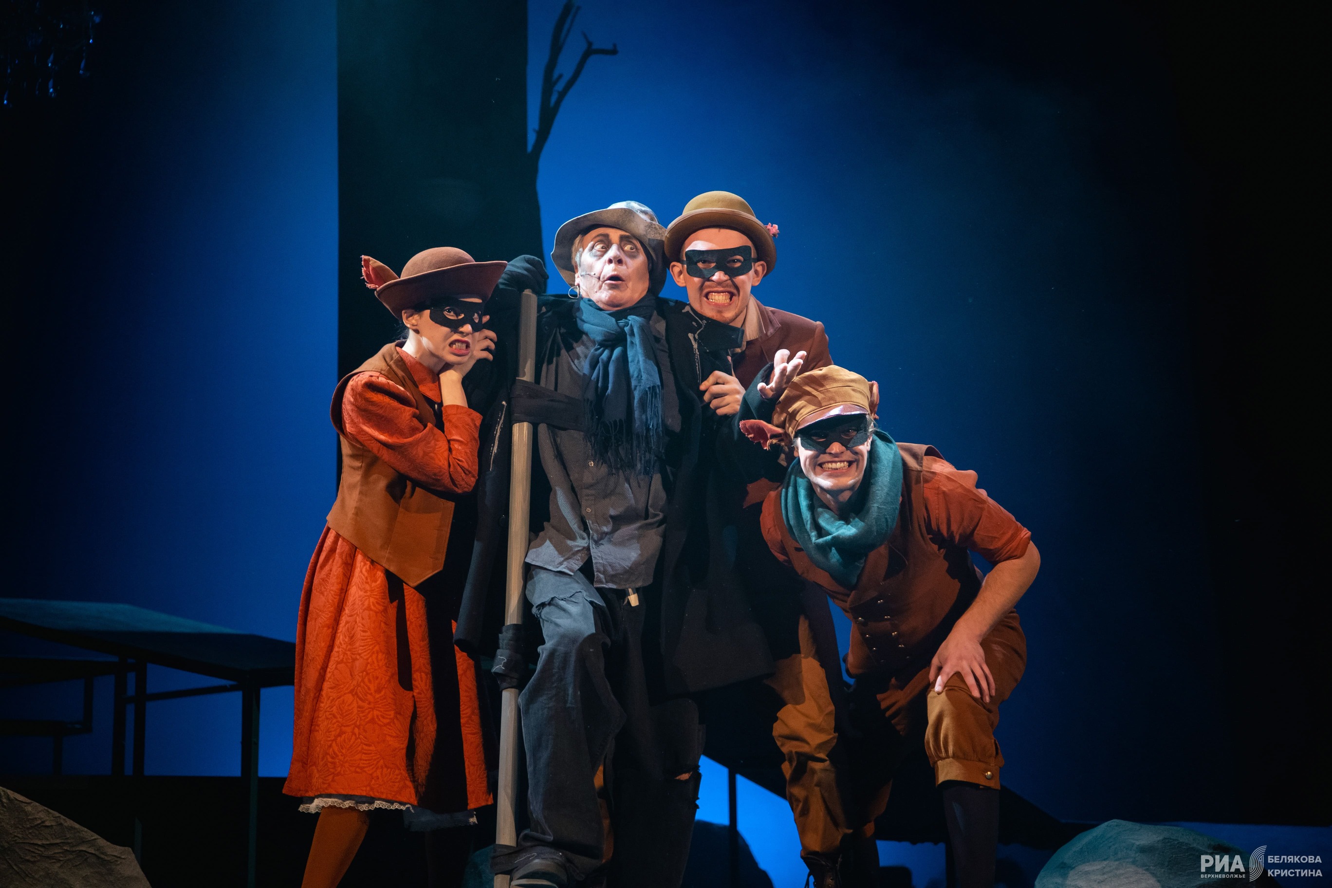 Людвиг XIV и Тутта единственная: В Тверском ТЮЗе рассказали историю "невозможной" дружбы Людвиг XIV и Тутта единственная: В Тверском ТЮЗе рассказали историю "невозможной" дружбы