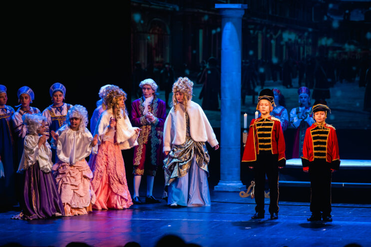 Юные артисты представили сказку "Спящая царевна" на большой сцене Тверского театра драмы Юные артисты представили сказку "Спящая царевна" на большой сцене Тверского театра драмы