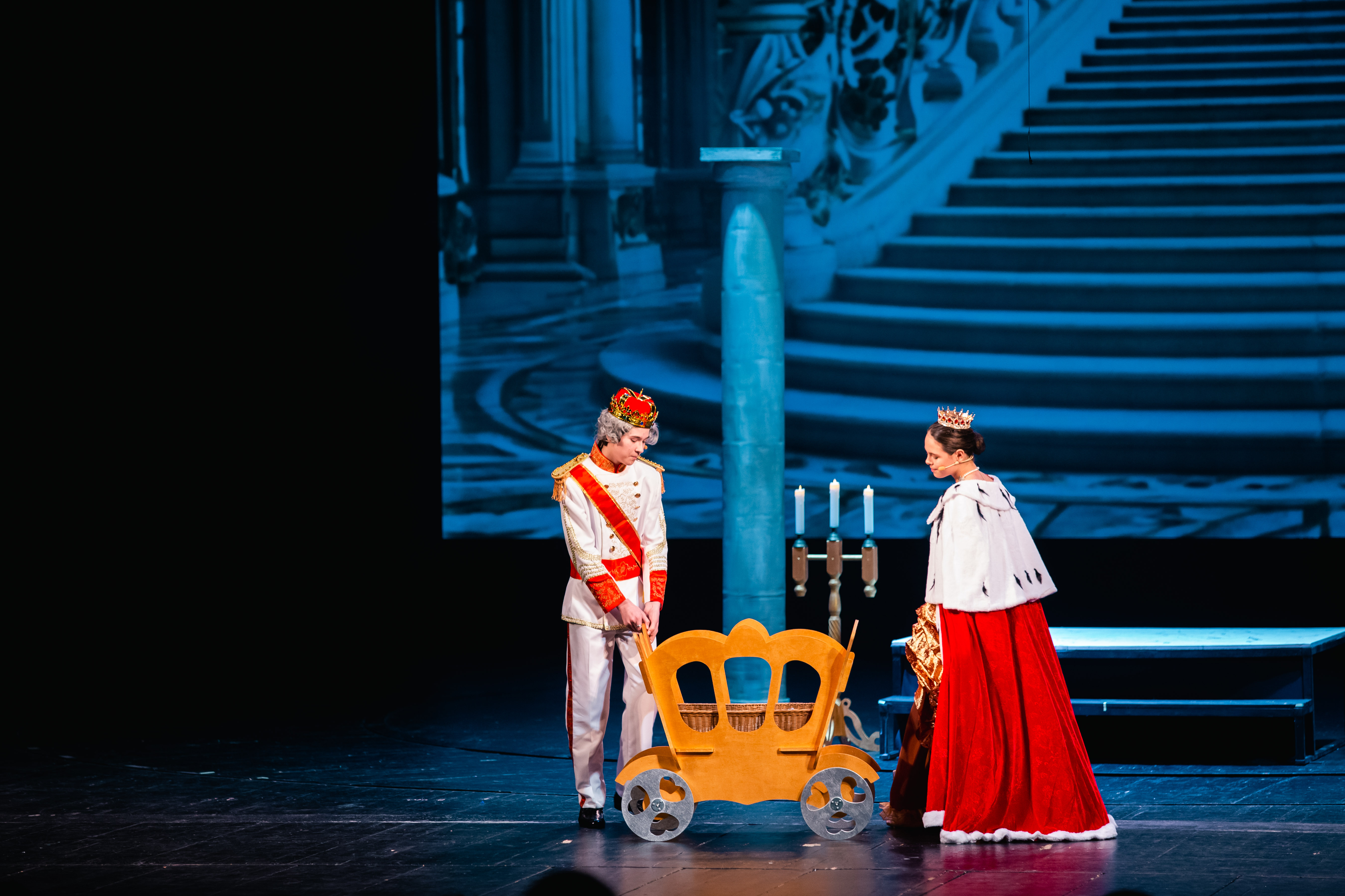 Юные артисты представили сказку "Спящая царевна" на большой сцене Тверского театра драмы