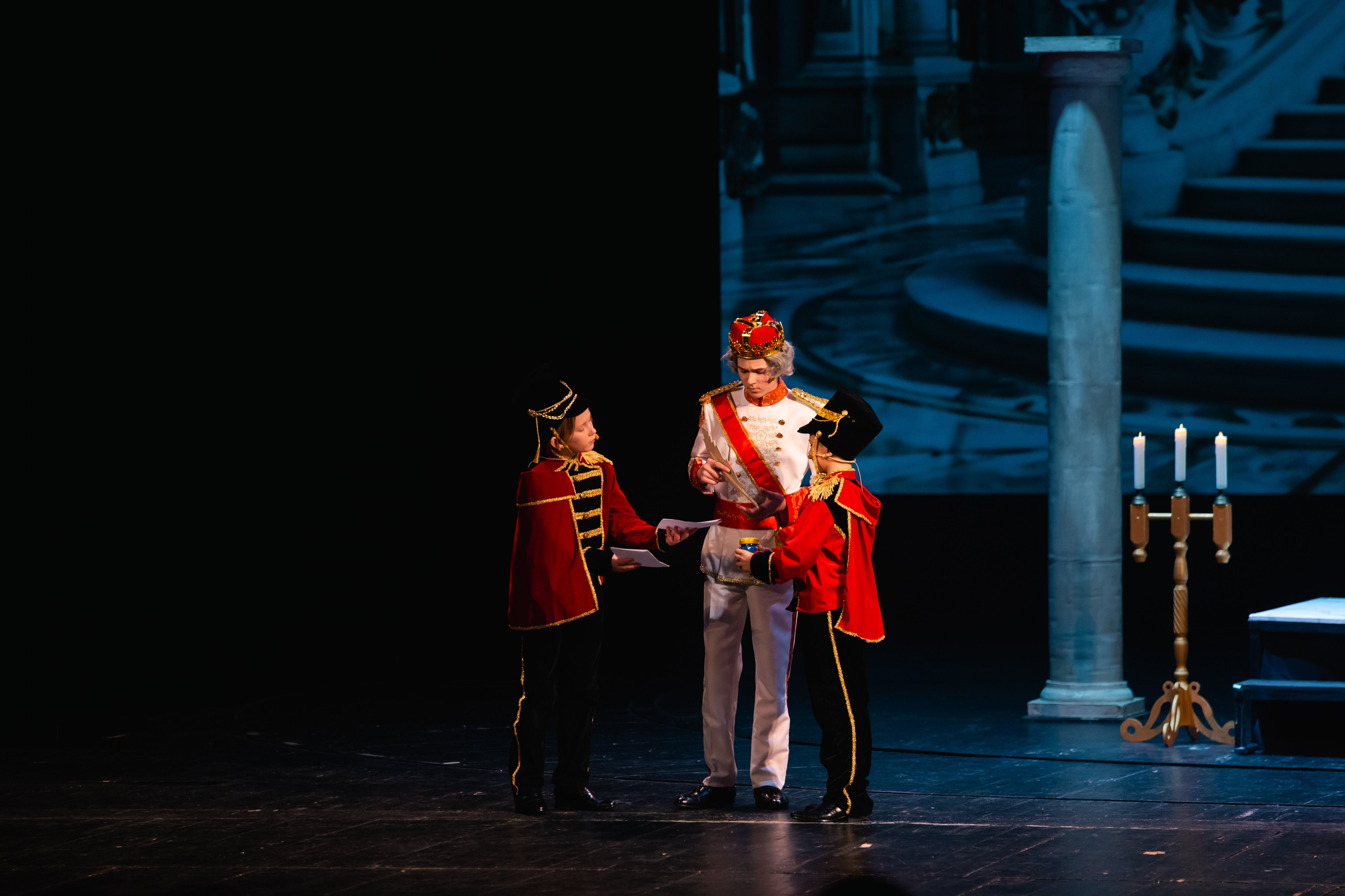 Юные артисты представили сказку "Спящая царевна" на большой сцене Тверского театра драмы