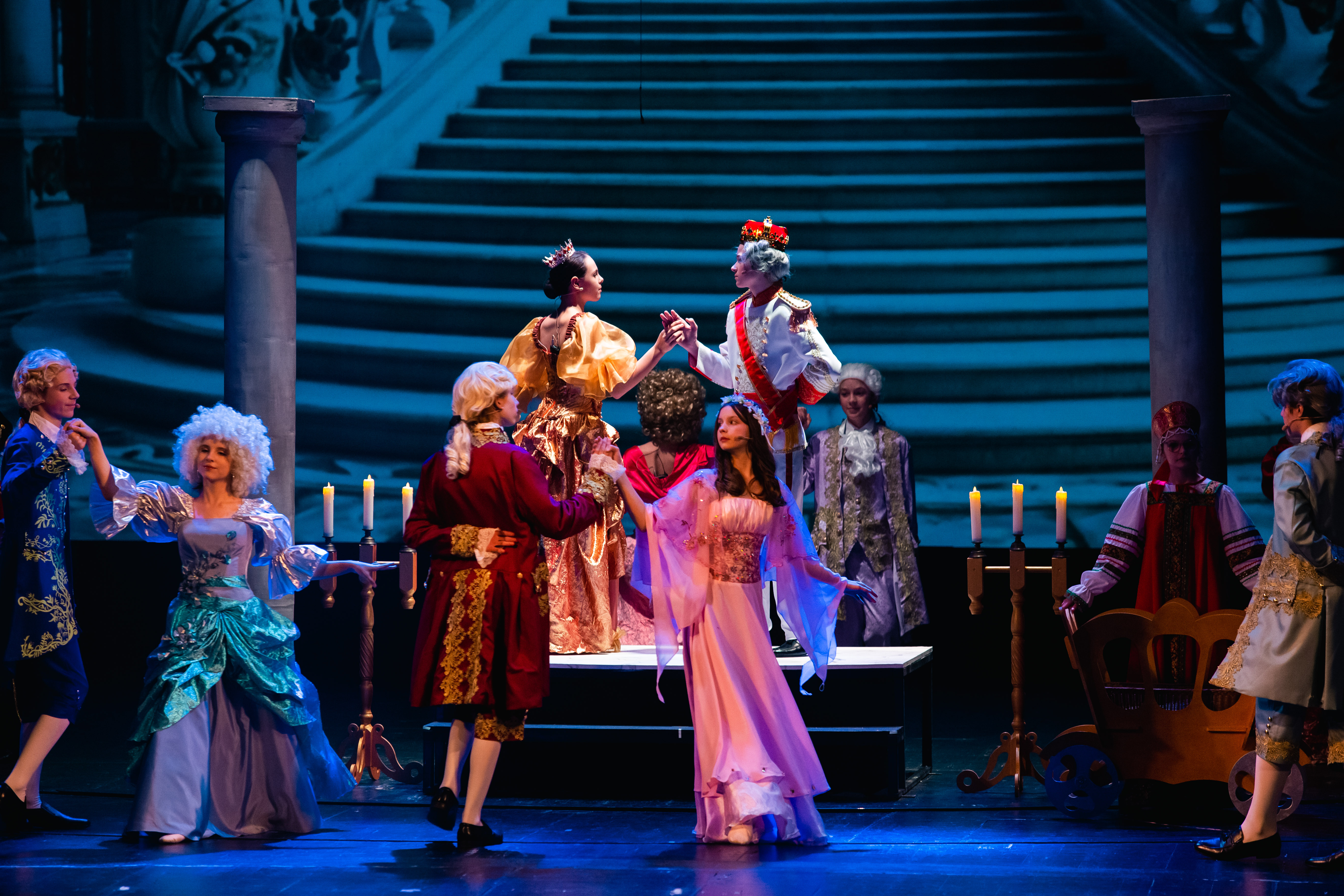 Юные артисты представили сказку "Спящая царевна" на большой сцене Тверского театра драмы