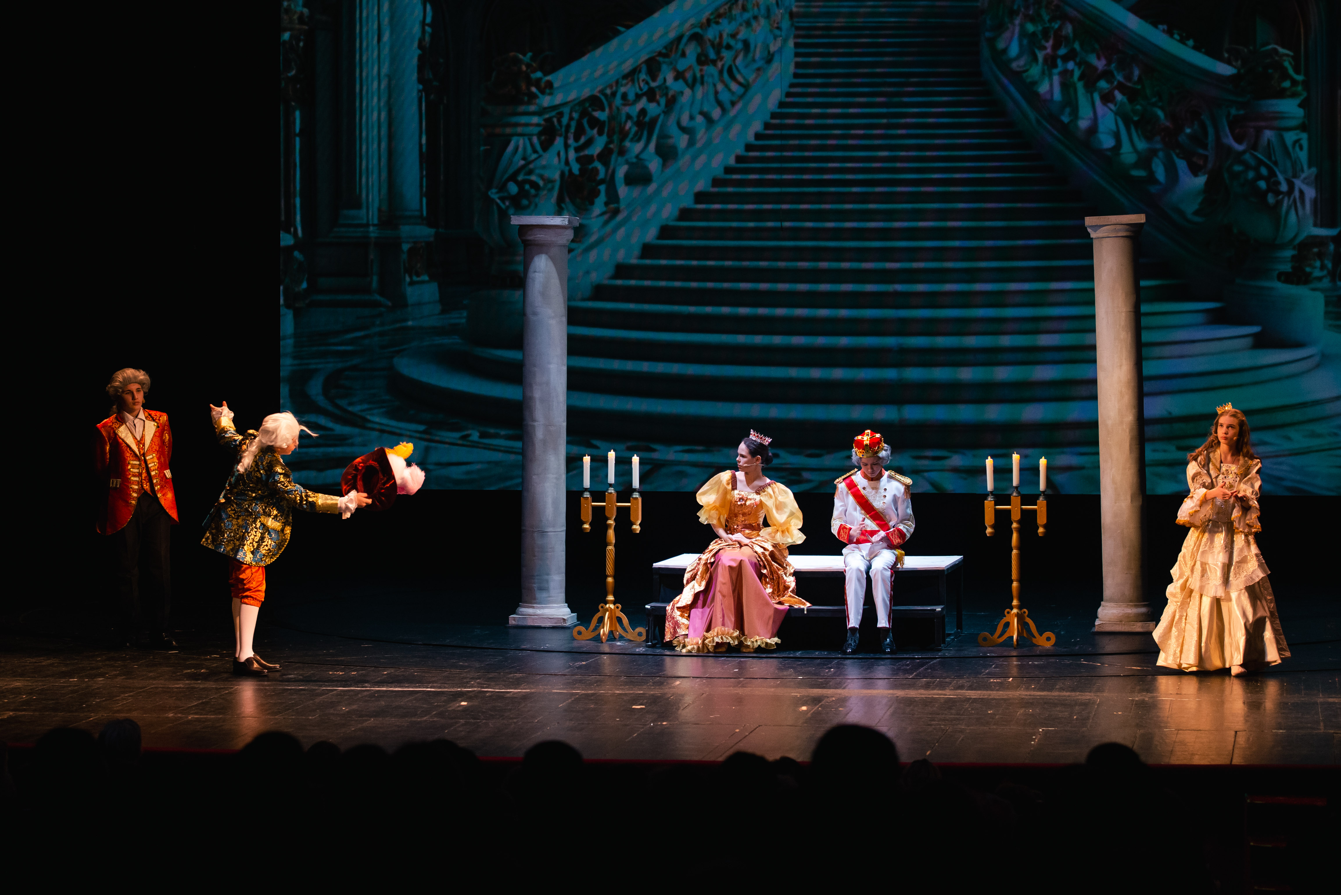 Юные артисты представили сказку "Спящая царевна" на большой сцене Тверского театра драмы