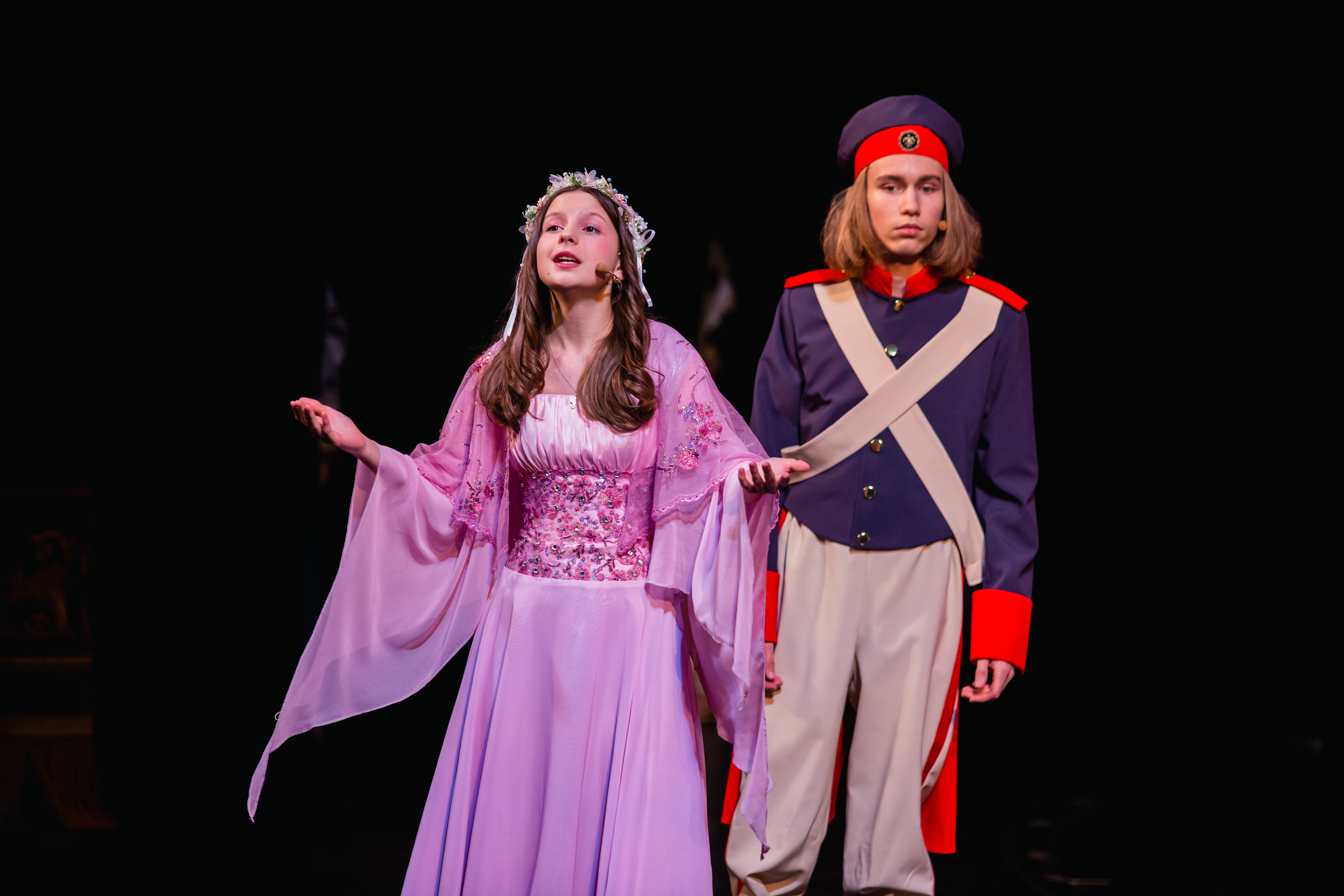 Юные артисты представили сказку "Спящая царевна" на большой сцене Тверского театра драмы
