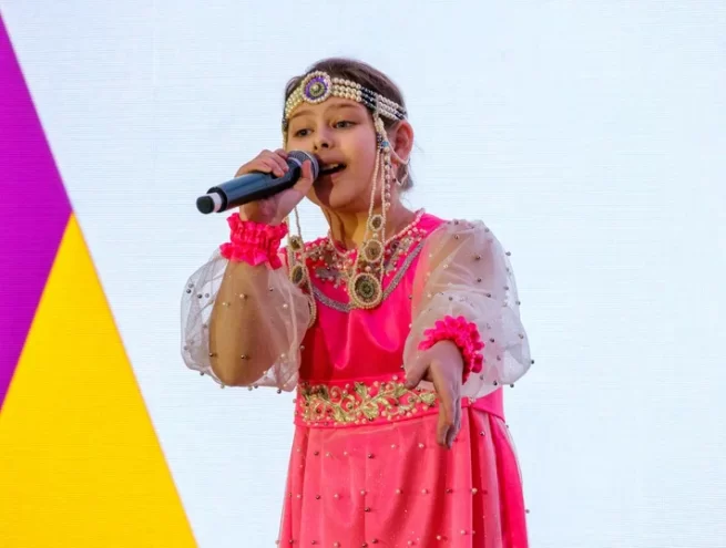 Жительница Тверской области исполнила песню «Перышко» на Поклонной горе