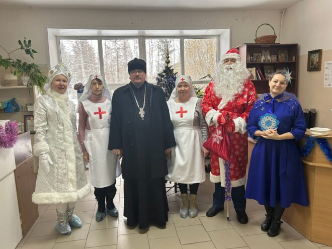 В праздник Рождества Христова сестры милосердия посетили паллиативное отделение районной больницы в Тверской области В праздник Рождества Христова сестры милосердия посетили паллиативное отделение районной больницы в Тверской области