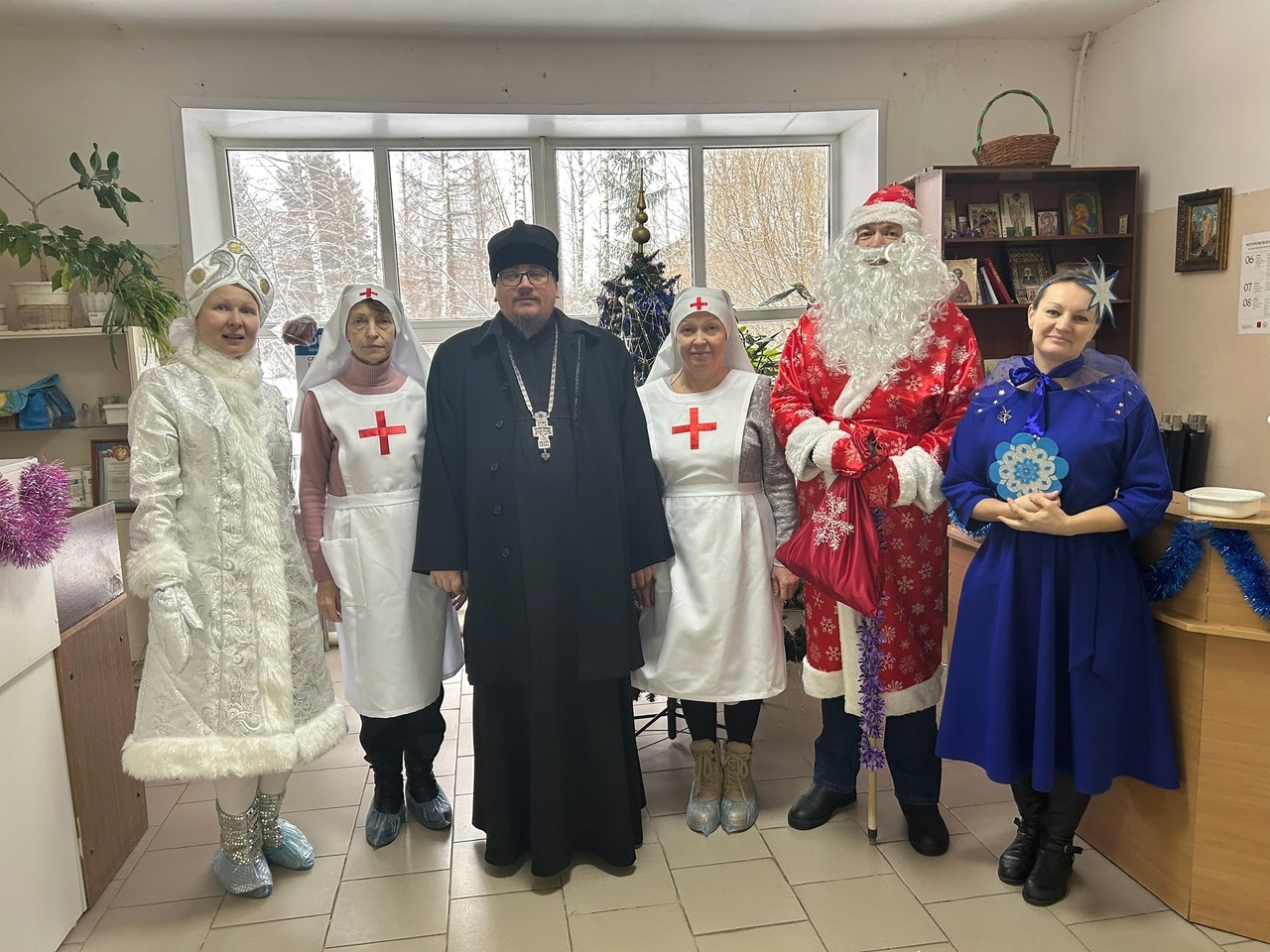 В праздник Рождества Христова сестры милосердия посетили паллиативное отделение районной больницы в Тверской области В праздник Рождества Христова сестры милосердия посетили паллиативное отделение районной больницы в Тверской области