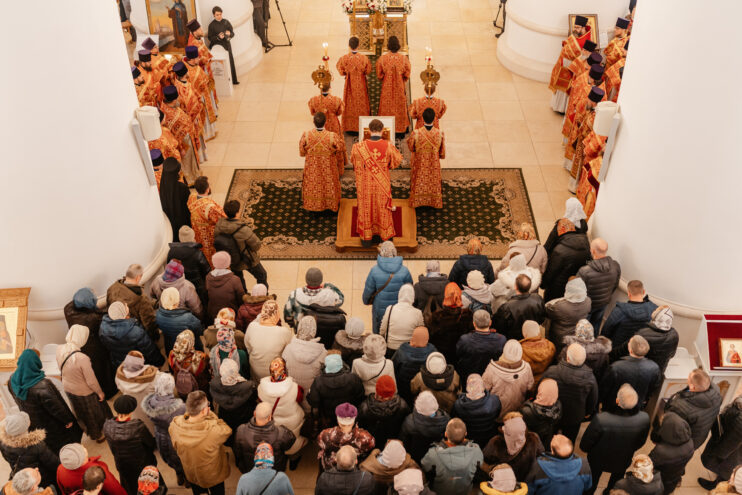 Разговоры со священником: почему на православном богославном служении нужно стоять? Разговоры со священником