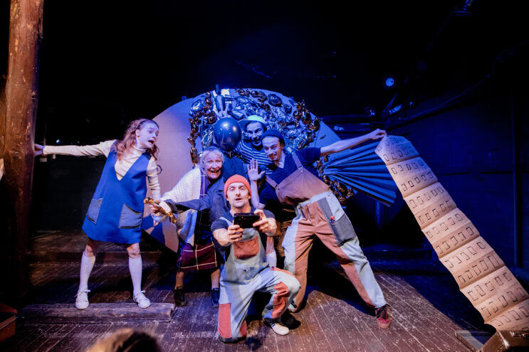 Тверской ТЮЗ отправит многодетную семью в большое путешествие Тверской ТЮЗ отправит многодетную семью в большое путешествие