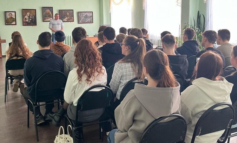 В библиотеке Осташкова Тверской области прошел урок мужества