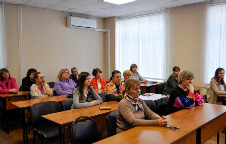 Родители выпускников Тверской области написали пробный ЕГЭ по базовой математике Родители выпускников Тверской области написали пробный ЕГЭ по базовой математике