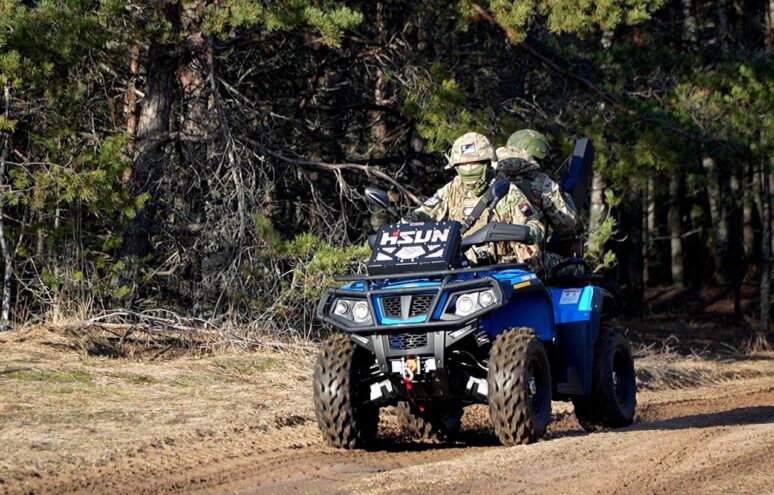 Из Тверской области в зону СВО передали технику для выполнения боевых задач Из Тверской области в зону СВО передали технику для выполнения боевых задач