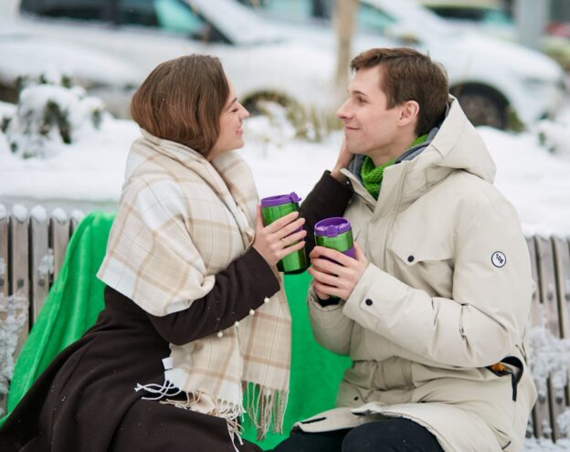Накануне 14 февраля на маркетплейсах выросли продажи мужской одежды и ювелирных украшений