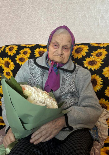 Игорь Руденя поздравил со 100-летием жительницу Калининского округа Зинаиду Соловьеву поздравил