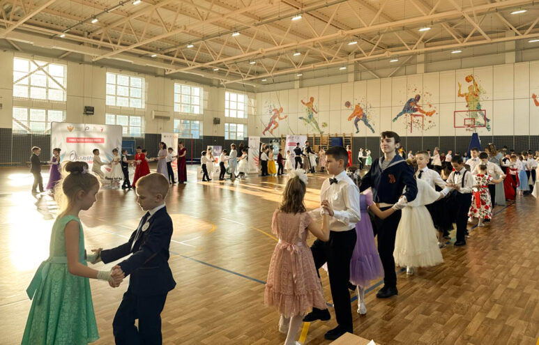 В Тверской области прошёл большой бал для «орлят» В Тверской области прошёл большой бал для «орлят»