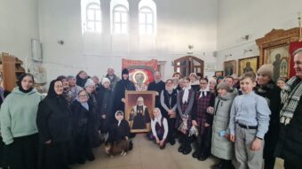 В Тверской области женскому монастырю подарили портрет-икону святителя Тихона В Тверской области женскому монастырю подарили портрет-икону святителя Тихона