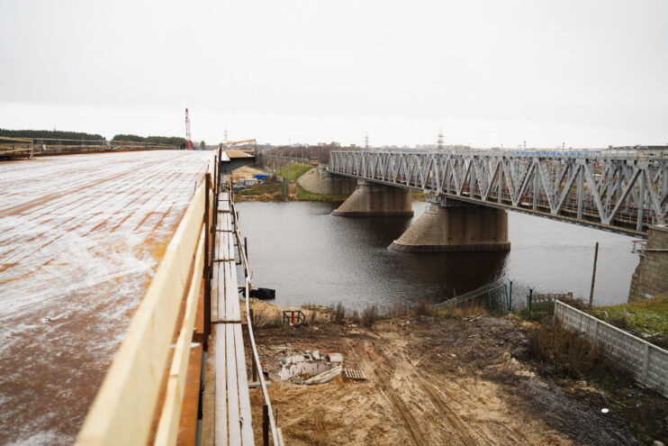 Тверской фотограф показала вид на Западный мост из электрички Тверской фотограф показала вид на Западный мост из электрички