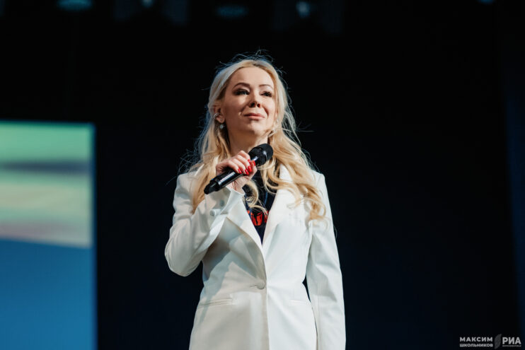 "Отличная встреча": Сотни людей пришли к Екатерине Мизулиной в Твери Мизулиной