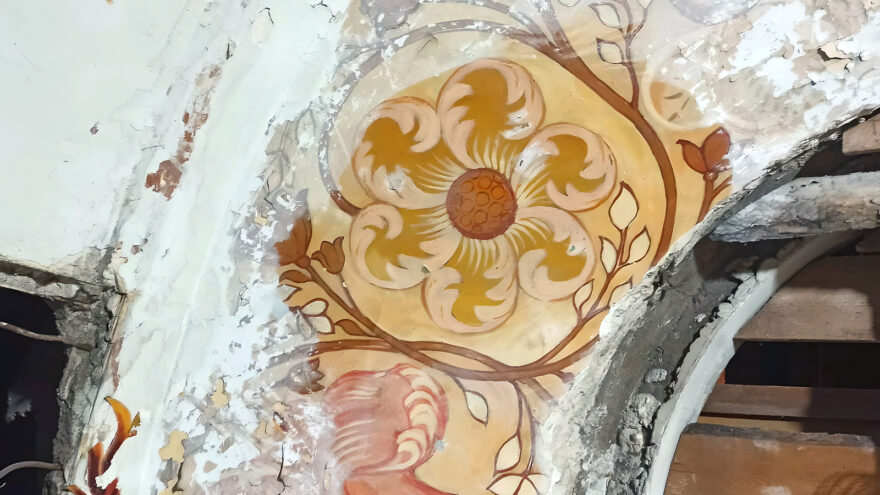 В петербургском Доме Радио нашли неизвестные фрагменты живописи Доме Радио