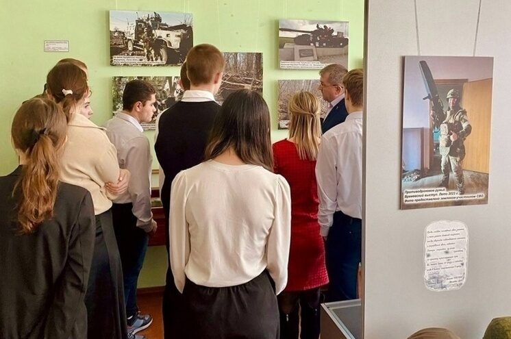 В Андреаполе продолжает работу выставка, посвященная участию жителей округа в СВО В Андреаполе продолжает работу выставка, посвященная участию жителей округа в СВО