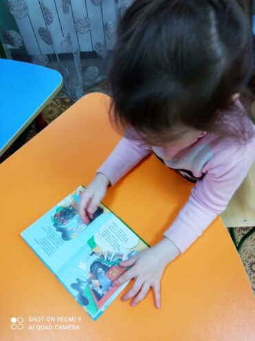 Воспитанники семейного центра в Тверской области прочитали стихи Сергея Михалкова