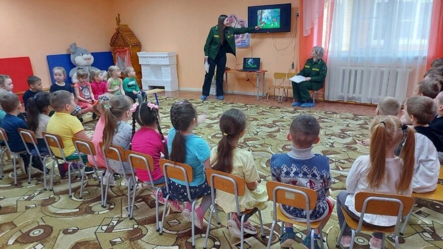 Юным жителям Тверской области рассказали о бережном отношении к лесу