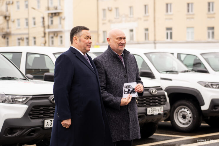 В Осташковский округ передали три новых автомобиля для ЦРБ