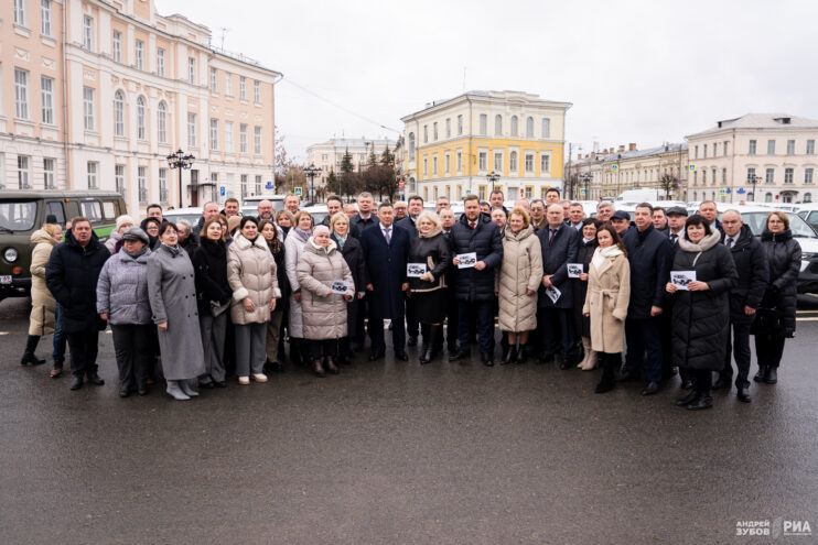 Игорь Руденя передал 71 автомобиль для Центральных районных больниц Тверской области Игорь Руденя передал 71 автомобиль для Центральных районных больниц Тверской области