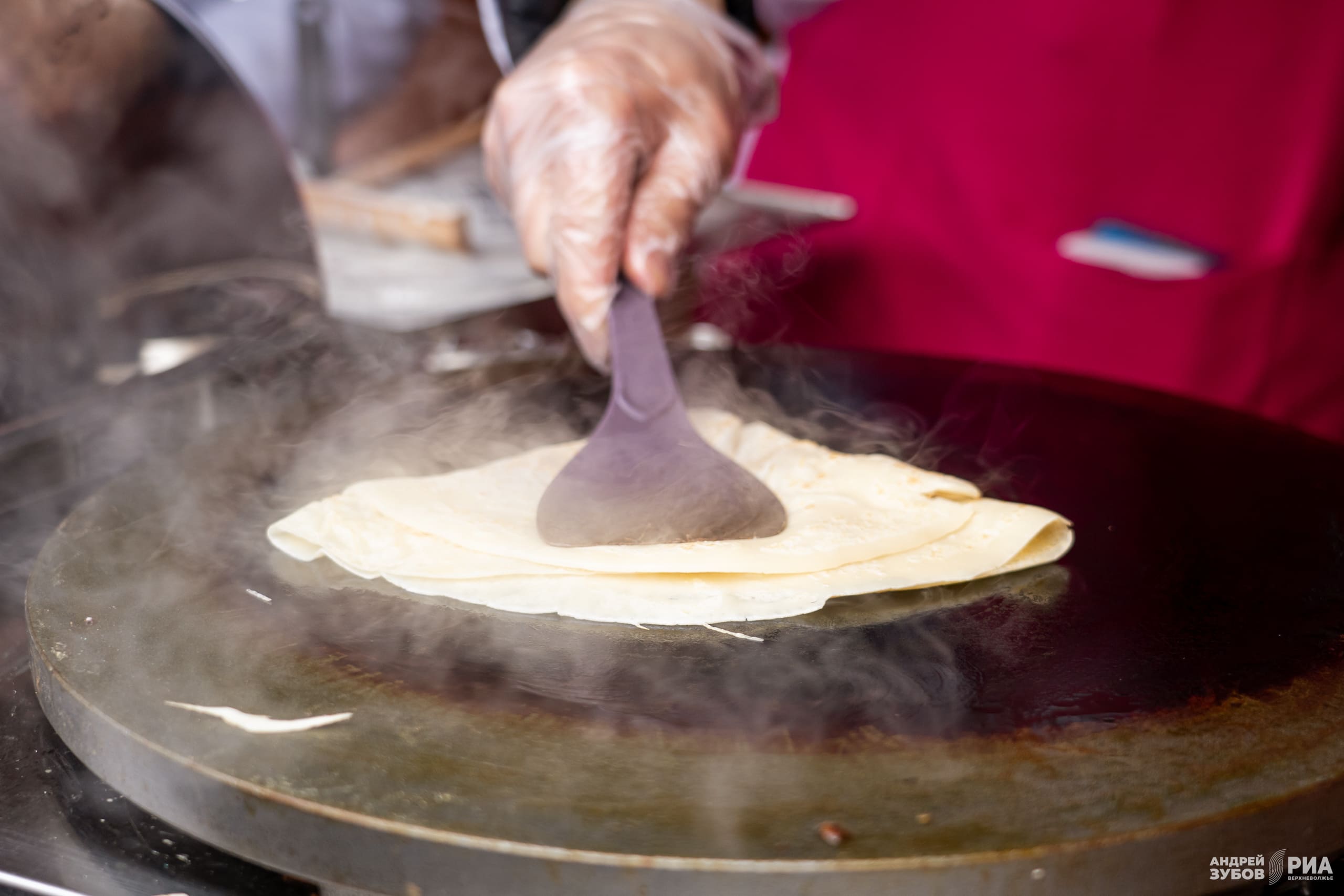 Блины, концерт и конкурсы: Как в Твери отмечают Масленицу Блины, концерт и конкурсы: Как в Твери отмечают Масленицу