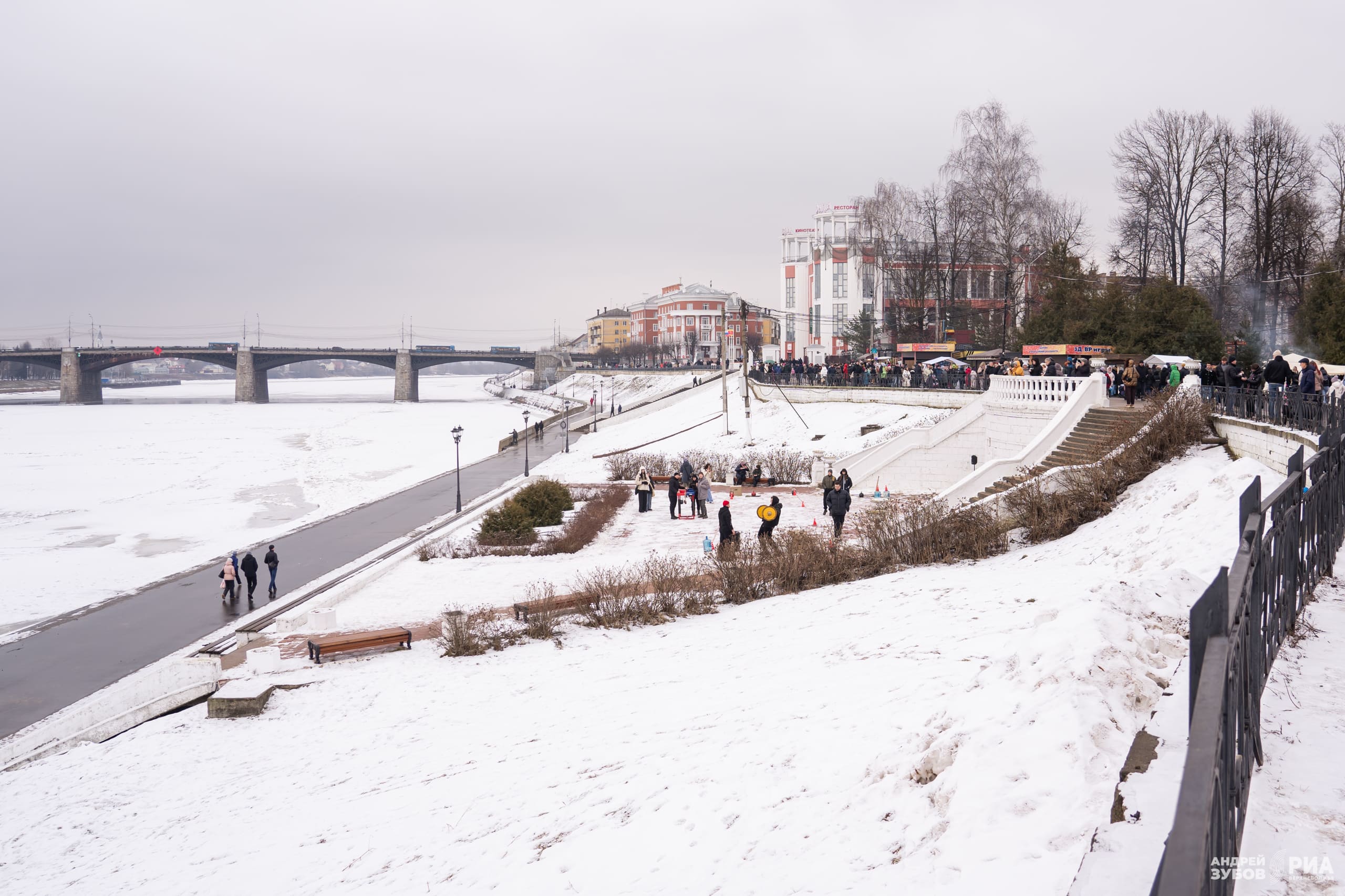 Блины, концерт и конкурсы: Как в Твери отмечают Масленицу Блины, концерт и конкурсы: Как в Твери отмечают Масленицу