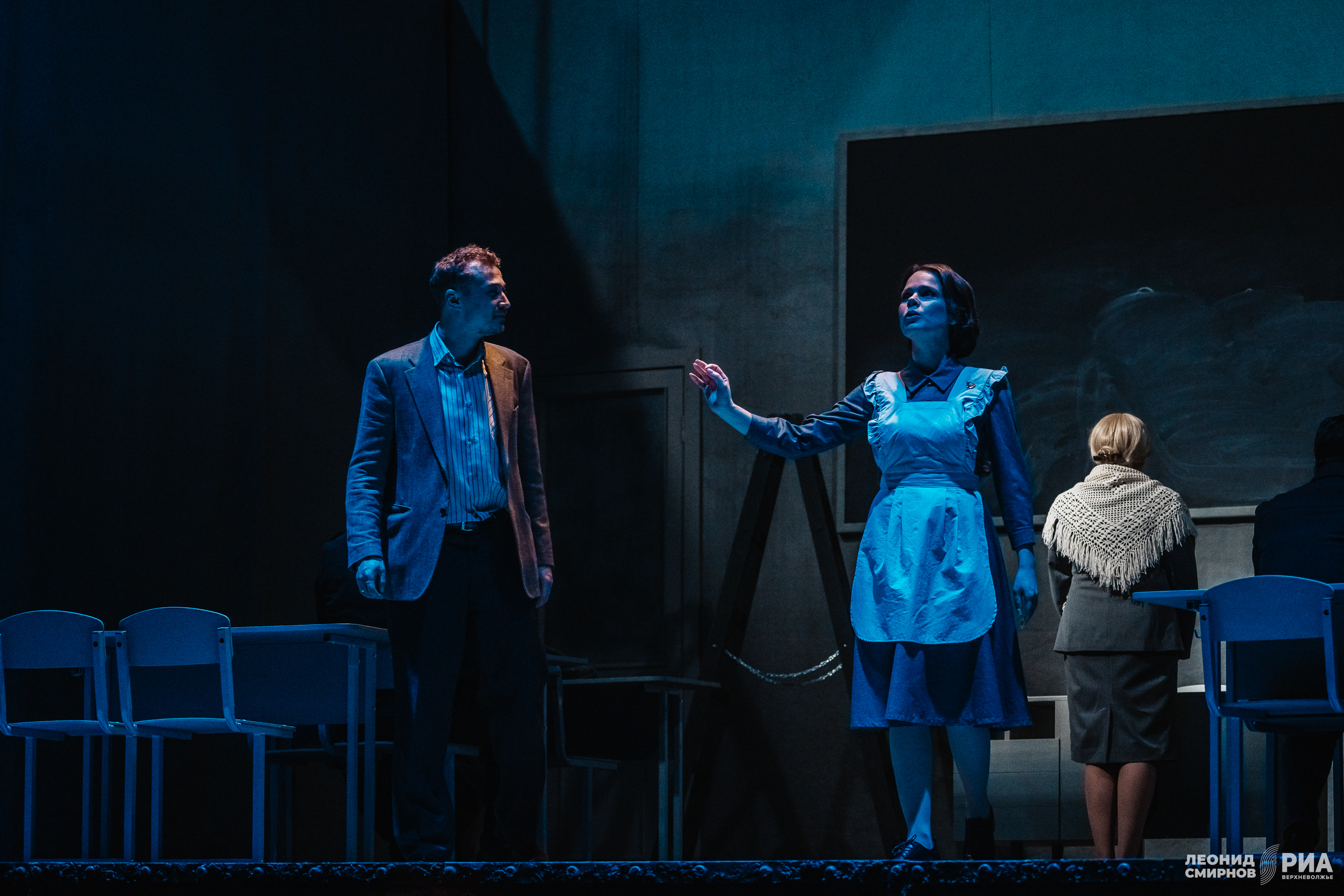 Опасный трюк и духовные искания: На сцене Тверского театра драмы поставили трагикомедию «Географ глобус пропил»