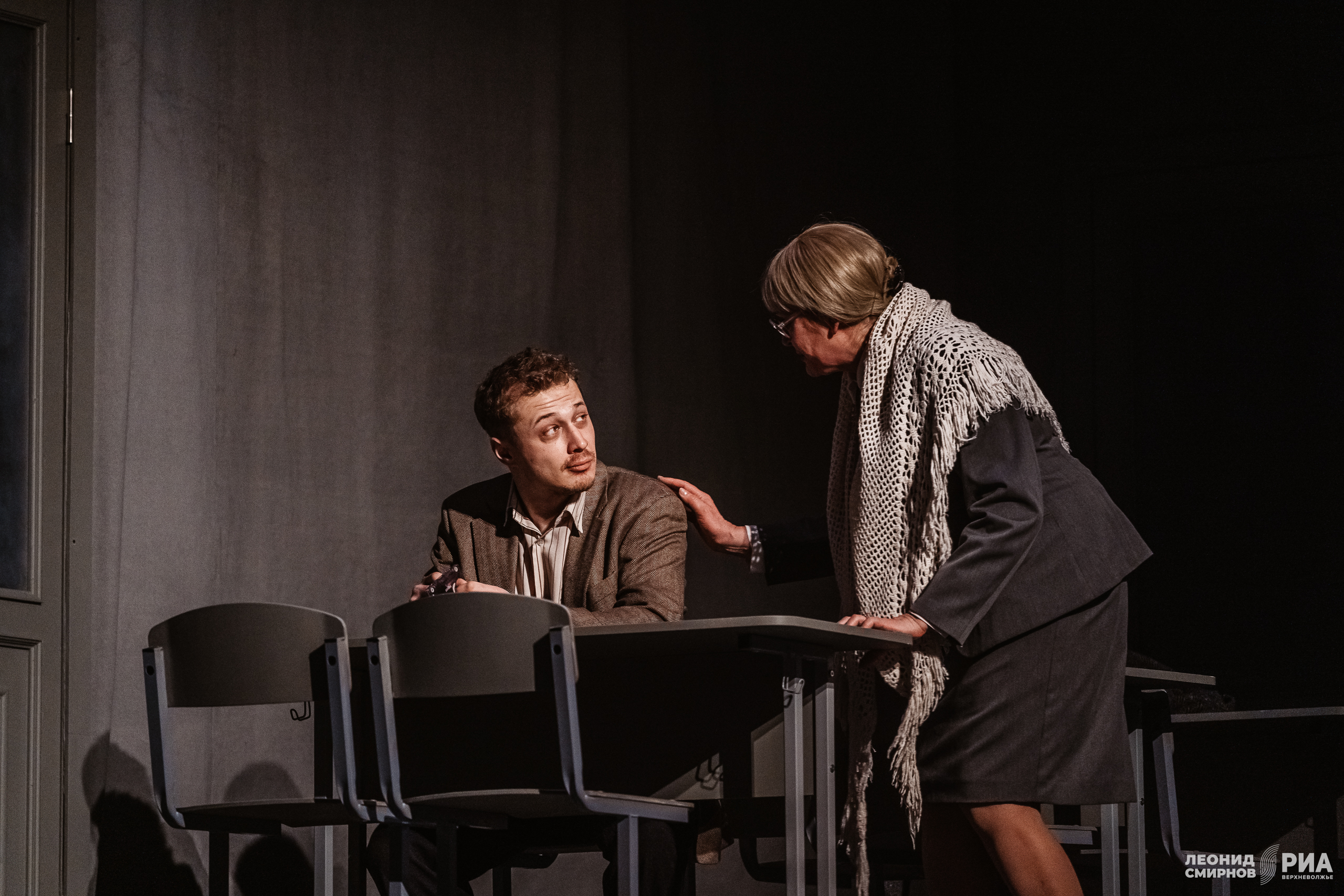 Опасный трюк и духовные искания: На сцене Тверского театра драмы поставили трагикомедию «Географ глобус пропил»