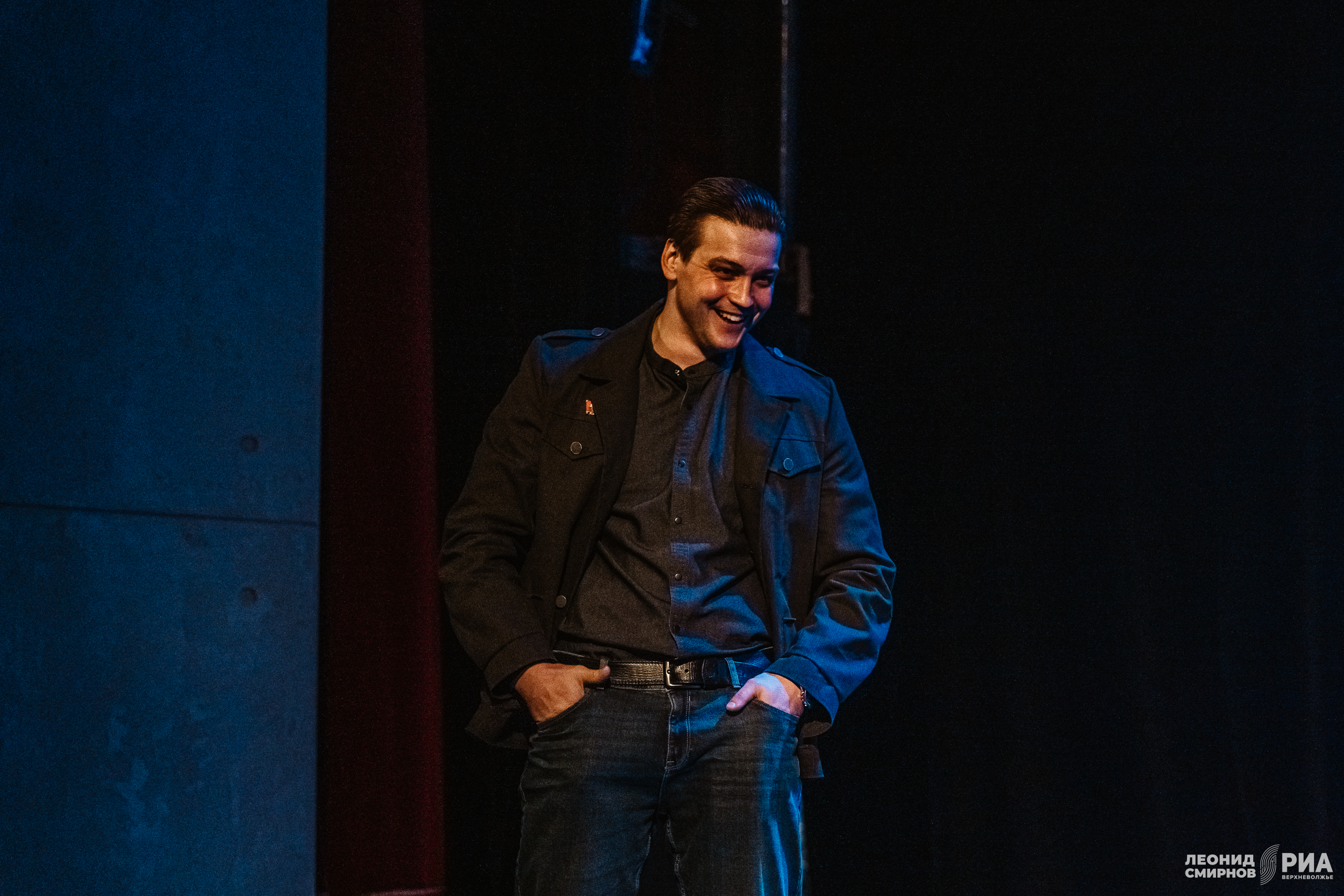 Опасный трюк и духовные искания: На сцене Тверского театра драмы поставили трагикомедию «Географ глобус пропил»