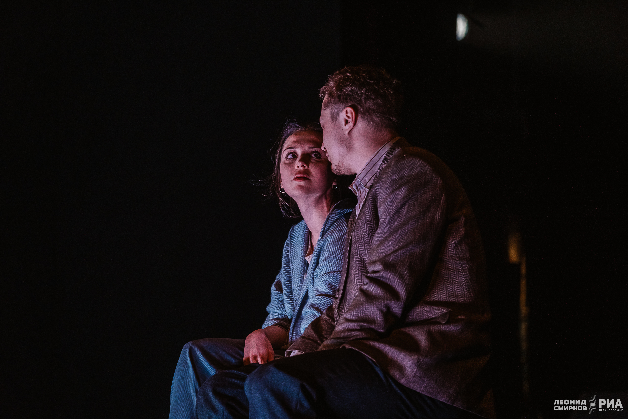 Опасный трюк и духовные искания: На сцене Тверского театра драмы поставили трагикомедию «Географ глобус пропил»