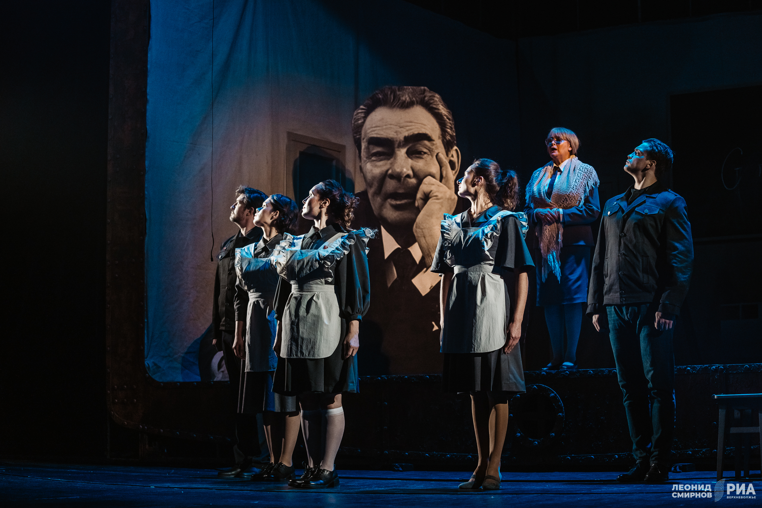 Опасный трюк и духовные искания: На сцене Тверского театра драмы поставили трагикомедию «Географ глобус пропил»