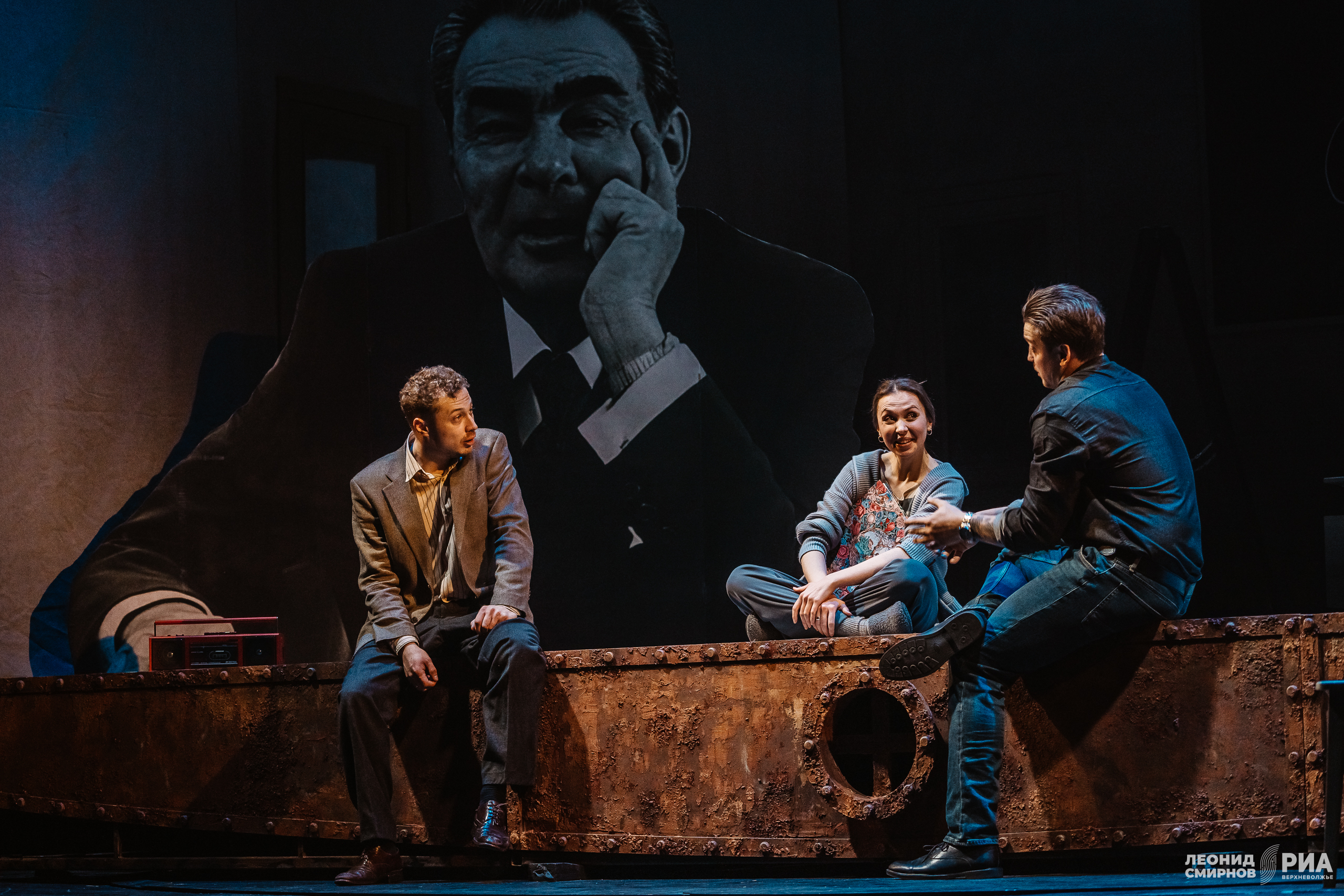 Опасный трюк и духовные искания: На сцене Тверского театра драмы поставили трагикомедию «Географ глобус пропил»