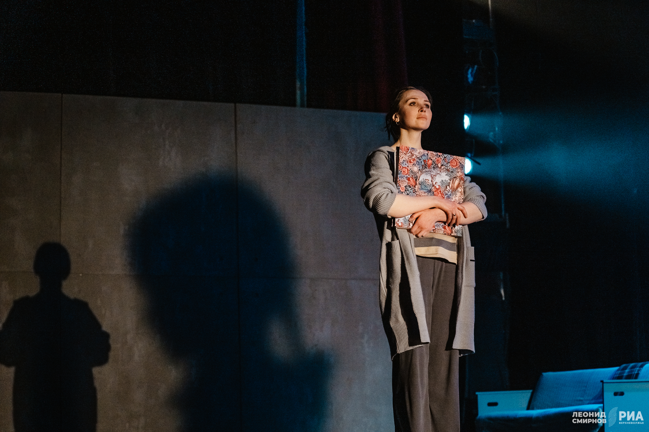 Опасный трюк и духовные искания: На сцене Тверского театра драмы поставили трагикомедию «Географ глобус пропил»