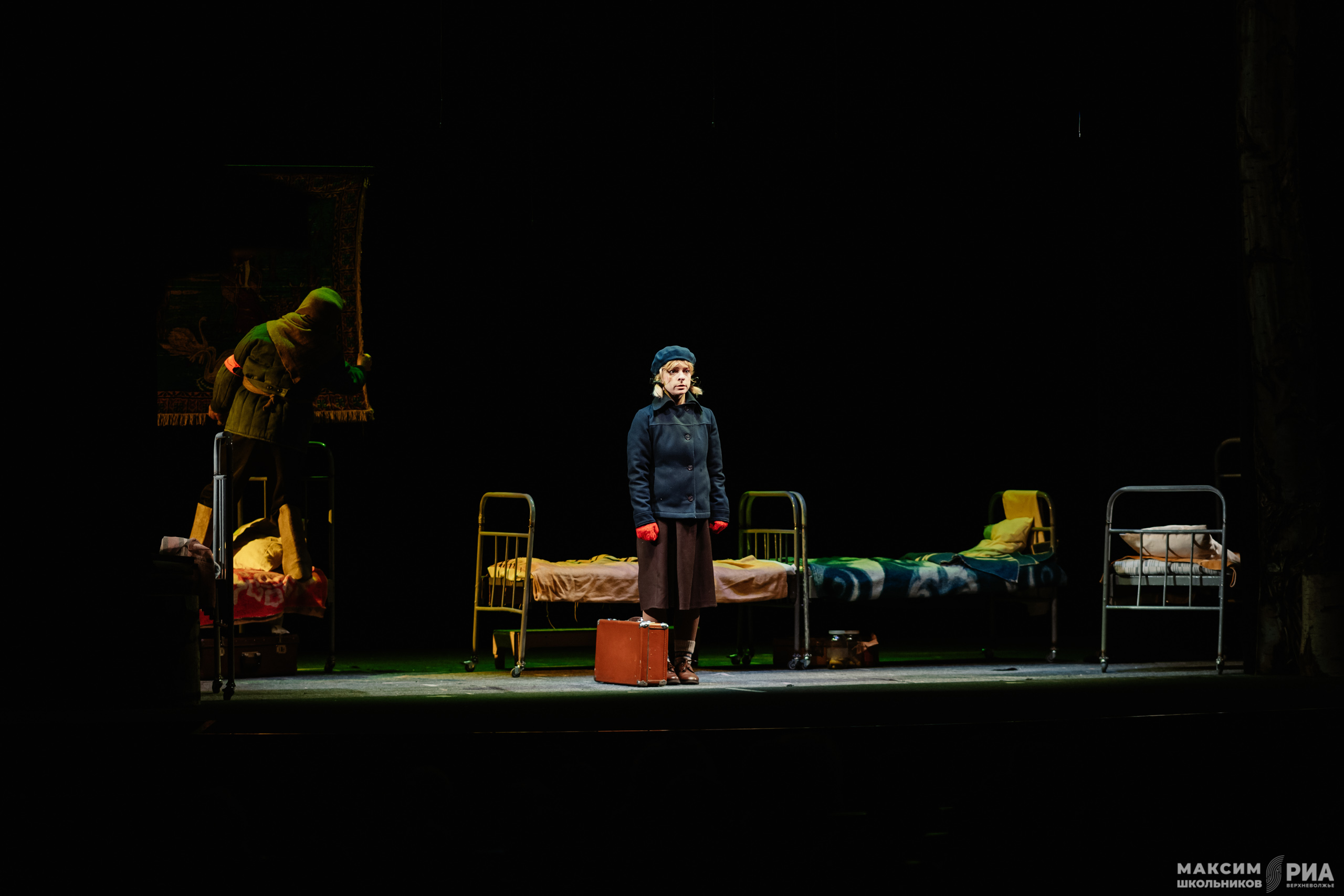 «Праздничная премьера на сцене Театра кукол: зрителю представили «Девчат»