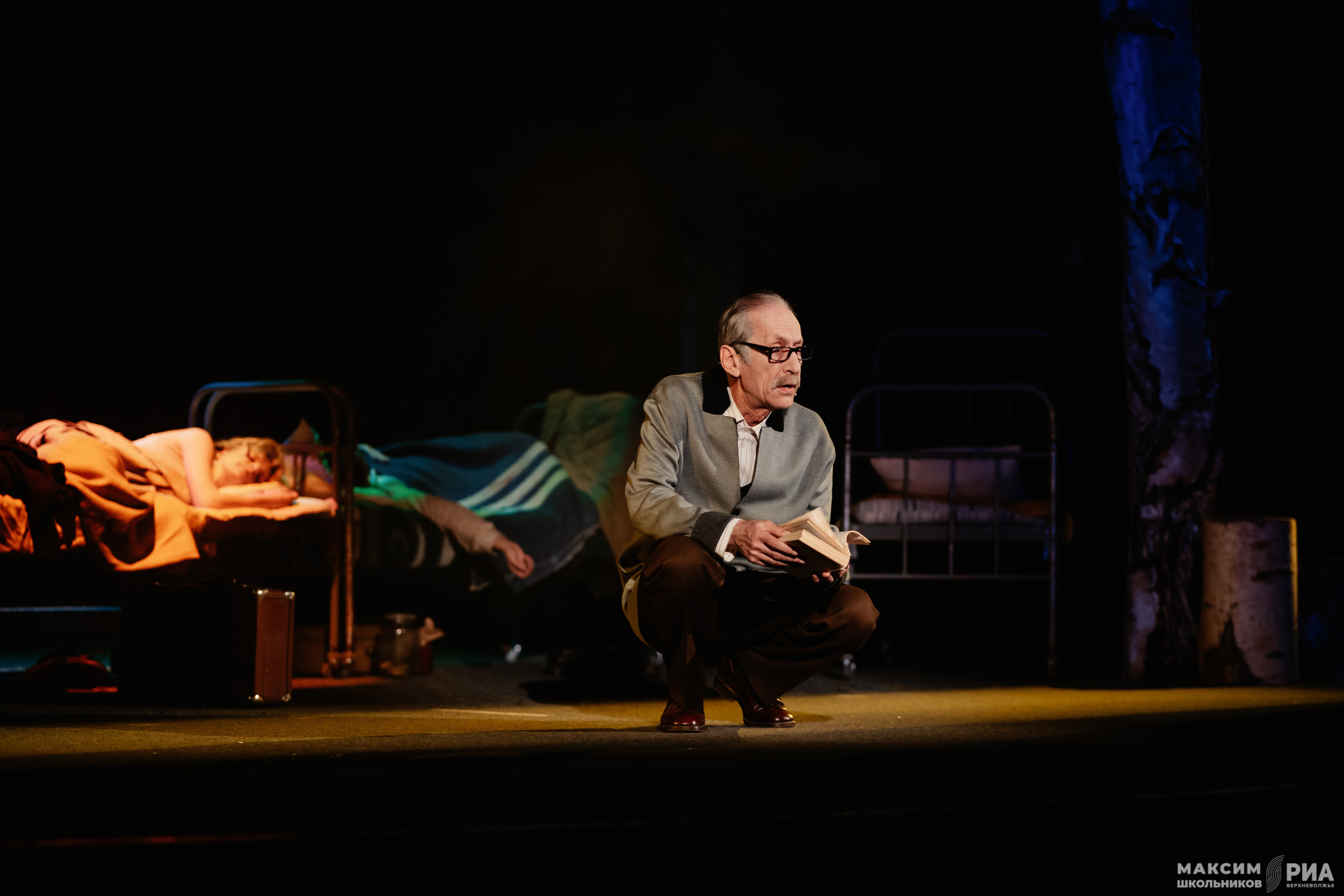 «Праздничная премьера на сцене Театра кукол: зрителю представили «Девчат»