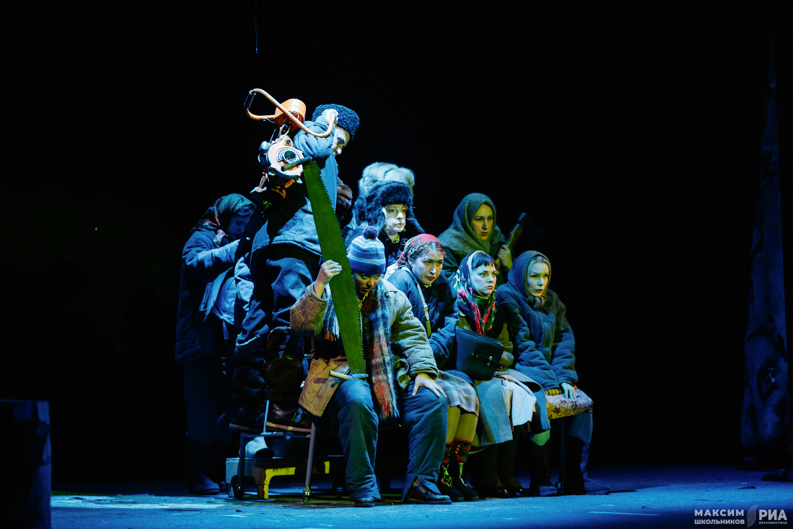 «Праздничная премьера на сцене Театра кукол: зрителю представили «Девчат»