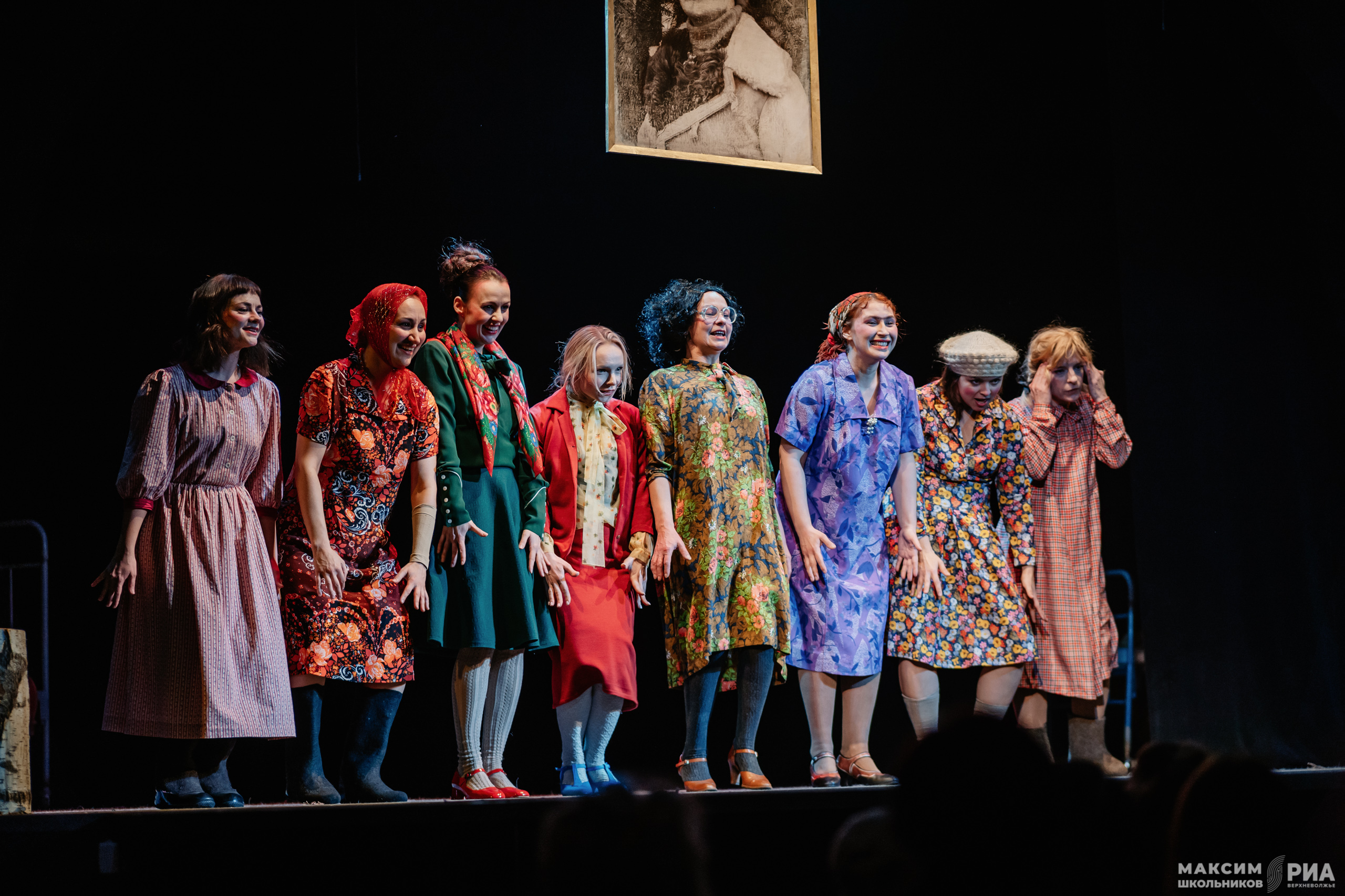 «Праздничная премьера на сцене Театра кукол: зрителю представили «Девчат»